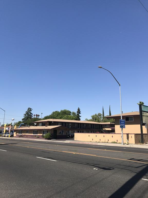 Economy Inn Modesto Exterior photo