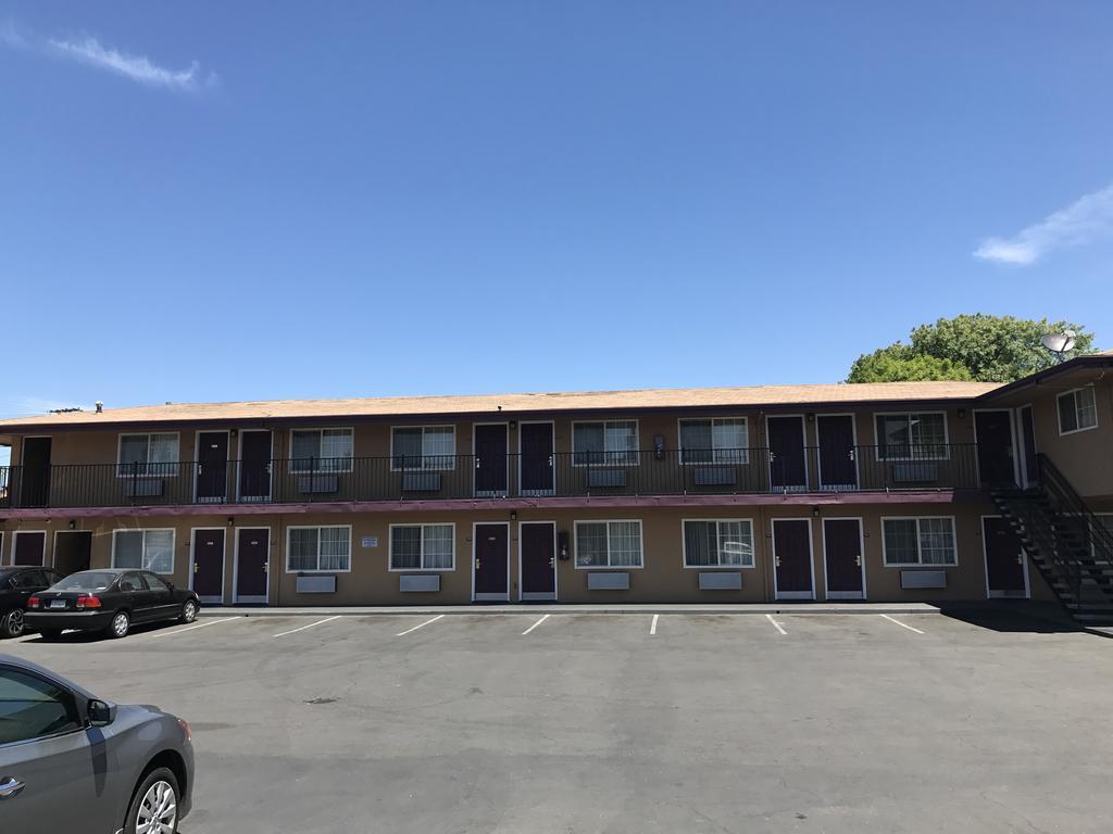 Economy Inn Modesto Exterior photo